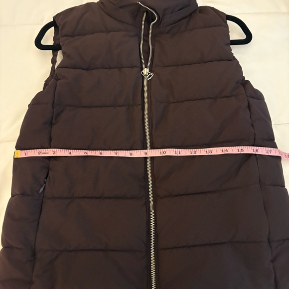 GAP Women’s Chocolate Brown Puffer Vest - Picture 8 of 10